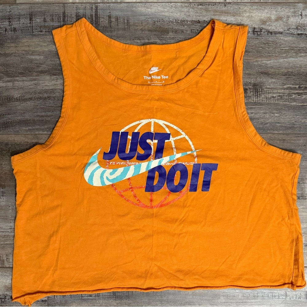 Nike women’s cropped tank top size Medium